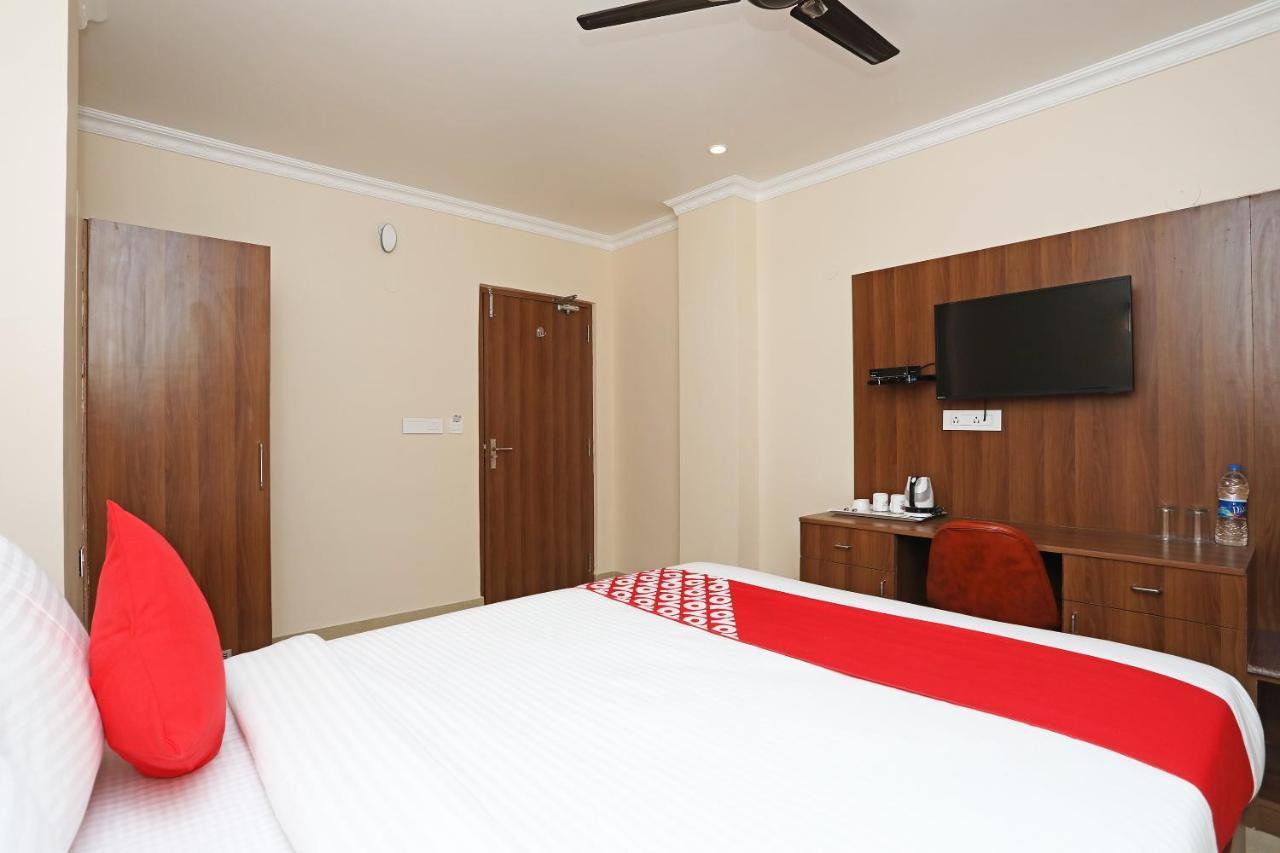 Hotel Oyo 13528 Kumud Plaza Bhubaneswar Esterno foto